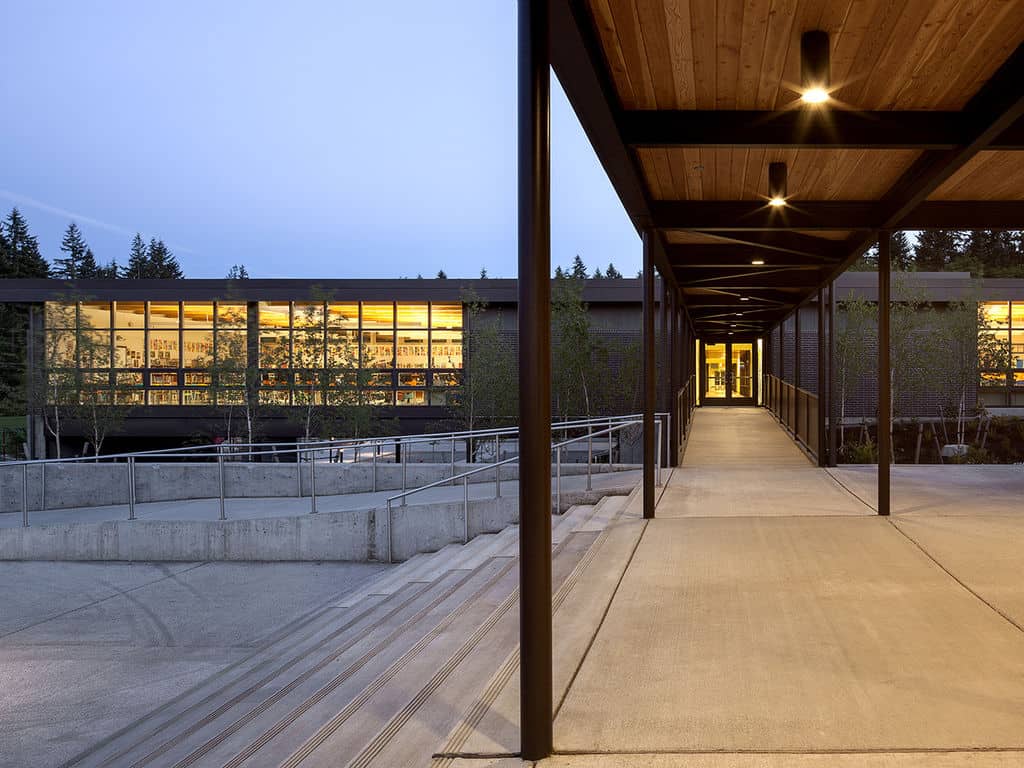 Outdoor surface lights is an important role in the building facades.